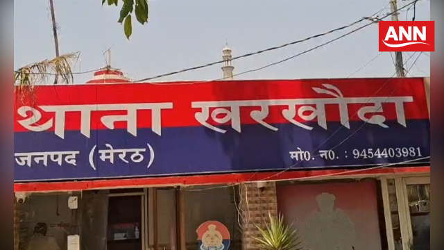 थाना खरखौदा के पीछे दिखाई देती मस्जिद की मीनार
