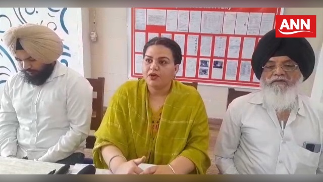 चंडीगढ़ प्रेस क्लब में वार्ता करती डॉ सिमरन कौर