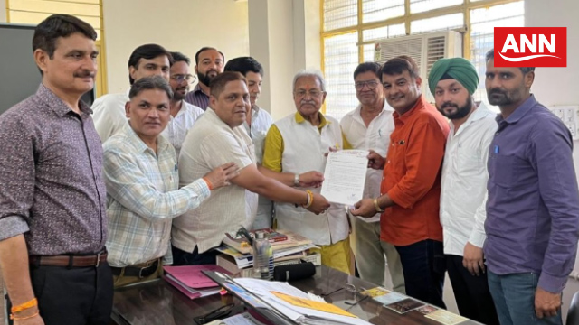 चौधरी चरण सिंह विश्वविद्यालय के कार्यक्रम में राज्यसभा सांसद डॉक्टर लक्ष्मीकांत वाजपेई का स्वागत किया गया