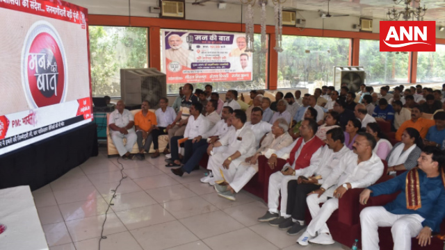 मन की बात सुनते भाजपा नेता
