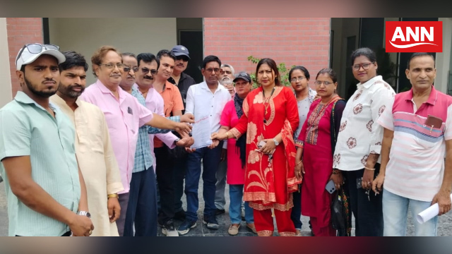 प्रेस क्लब जीर्णोद्वार की मांग को लेकर जिला अधिकारी कार्यालय पहुंचे संयुक्त प्रेस क्लब के पदाधिकारी