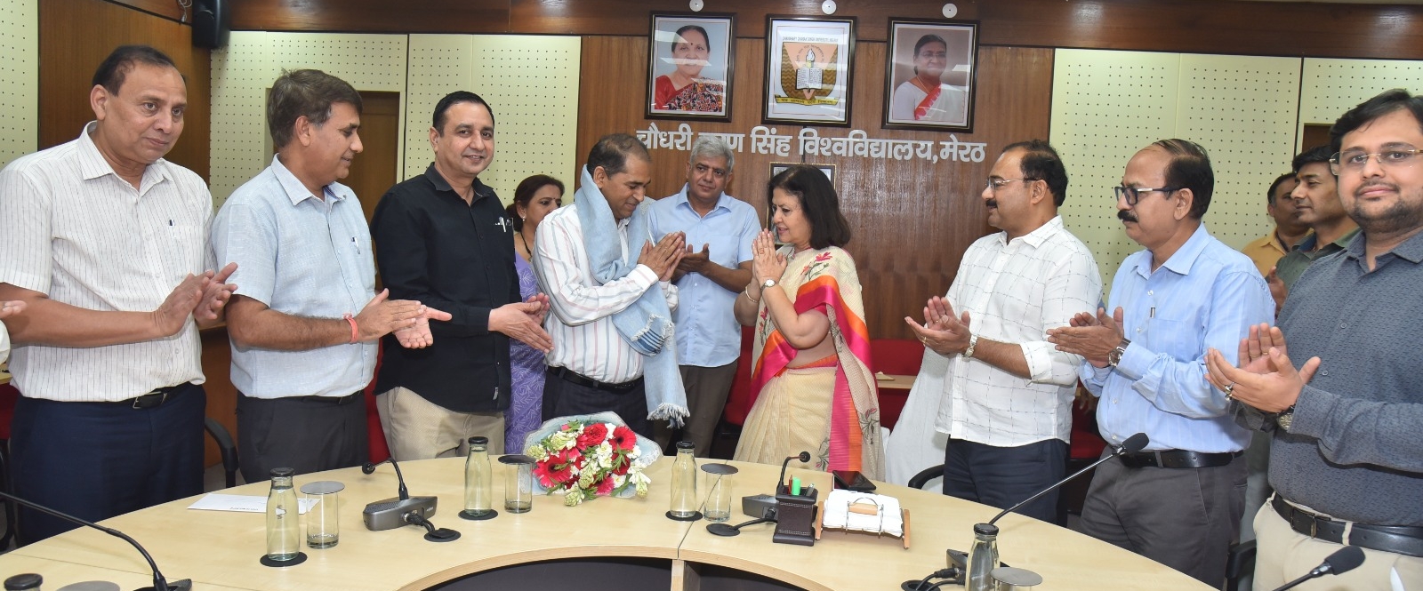चौधरी चरण सिंह विश्वविद्यालय के कुलसचिव डॉ अनिल कुमार यादव को दी गई भावभीनी विदाई