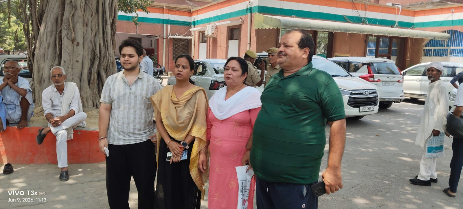 जिलाधिकारी को मुख्यमंत्री के नाम ज्ञापन दिया