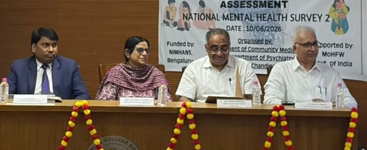 पंचकूला के भाजपा कार्यालय में आयोजित कार्यक्रम में मंचासीन अतिथिगण