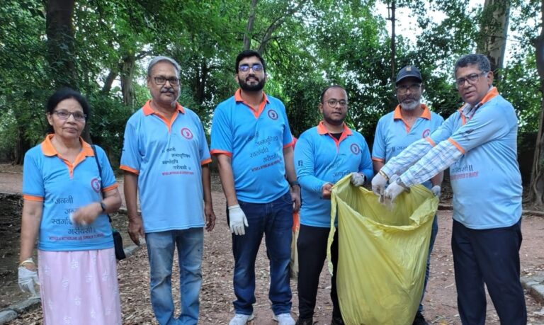 पहल एक प्रयास के स्वयंसेवकों ने विश्वविद्यालय के तपोवन में श्रमदान किया