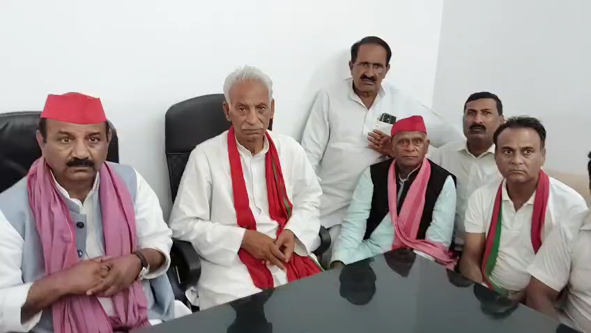 समाजवादी पार्टी के प्रदेश अध्यक्ष श्यामलाल पाल ने पीड़ित परिवार से मुलाकात कर न्याय की मांग उठाई