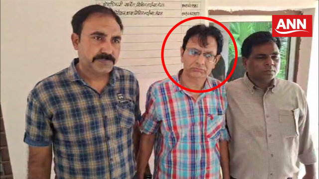 एंटी करप्शन यूनिट की गिरफ्त में रिश्वत लेने का आरोपी लेखाकार राजीव सिंघल