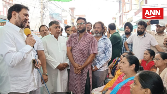 शास्त्री नगर धरनास्थल पर पहुंचे, पूर्व सांसद अवतार सिंह भडाना