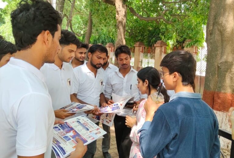 "छात्रों की गूंज" अभियान के चौथे दिन कैंपस में अभियान चलाते युवा कांग्रेसी कार्यकर्ता