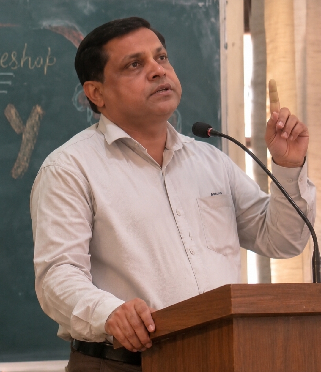 मेरठ कॉलेज इग्नू केंद्र समन्वयक, प्रो चंद्रशेखर एडमिशन संबंधी जानकारी देते हुए