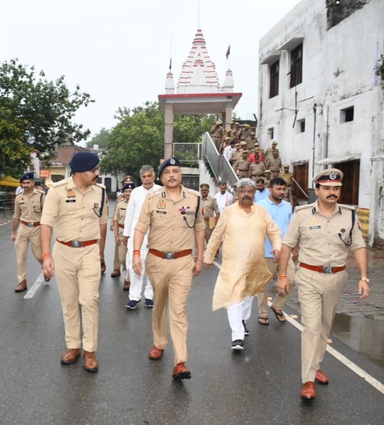 एडीजी मेरठ ने पुरा महादेव मंदिर का निरीक्षण किया