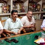 गठित कमेटी में मुद्दों को लेकर वार्ता करते युवा ब्राह्मण समाज संगठन के सदस्य