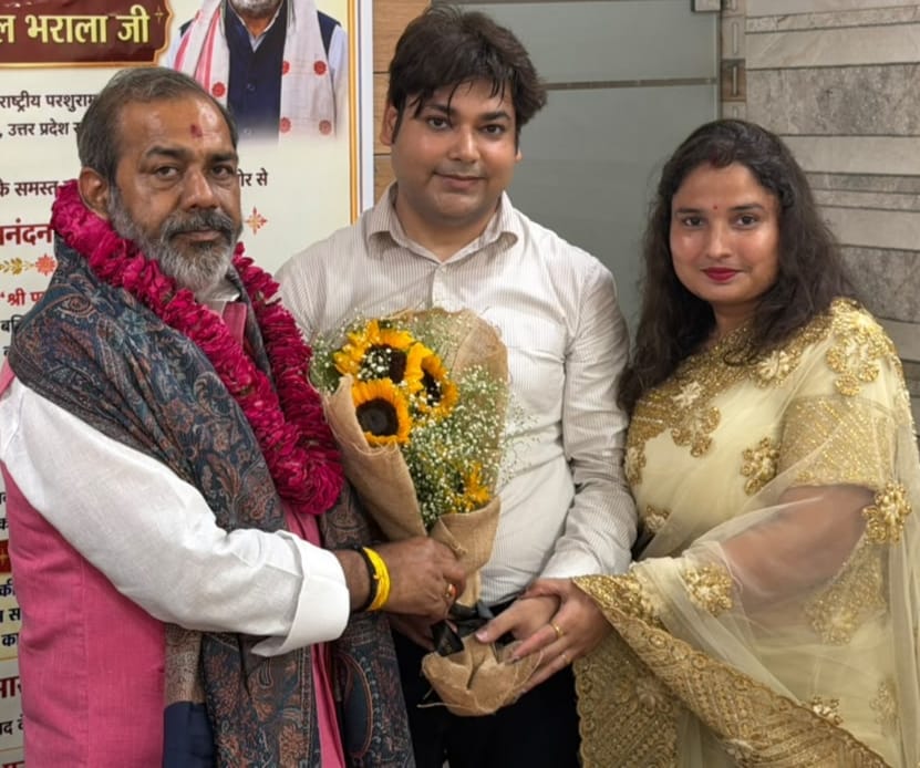 कार्यक्रम के आयोजक एवं एन टी डिस्कवरी इंडिया प्राइवेट लिमिटेड के निर्देशक नितिन त्यागी और रश्मि त्यागी ने पूर्व मंत्री सुनील भराला को पुष्पगुच्छ भेंट की
