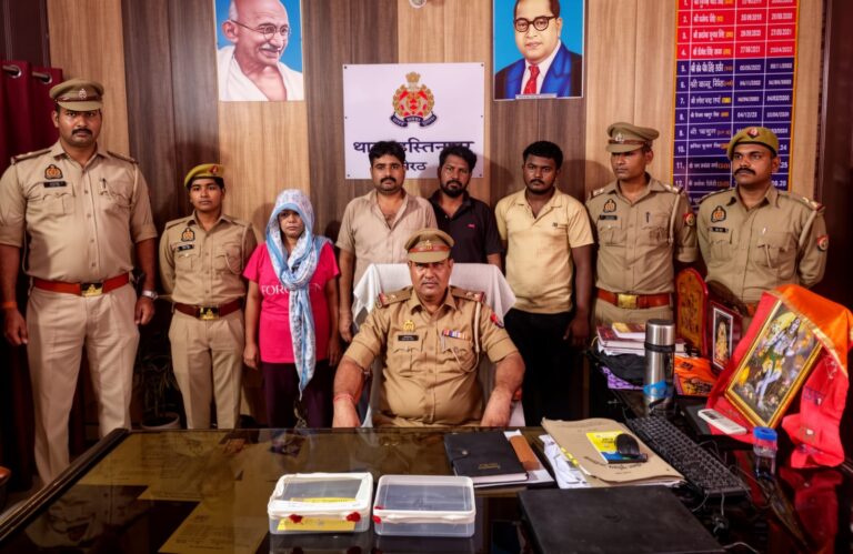 पुलिस गिरफ्त में हत्या आरोपी पत्नी और उसका प्रेमी
