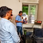 परतापुर स्थित एफसीआई गोदाम पर निरीक्षण करते तौल एवं माप अधिकारी
