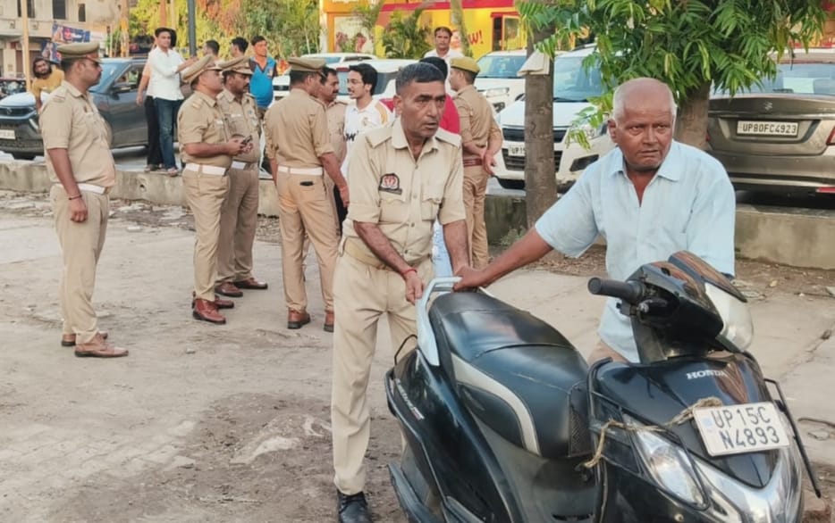 अवैध पार्किंग पर काटे चालान