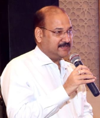 निपुण संकल्प कार्यशाला में अपने विचार रखते मेरठ जिलाधिकारी डॉ वी के सिंह