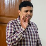छात्रों को करियर को लेकर काउंसलिंग करते डॉ साकेत सिसोदिया
