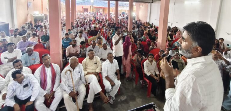 फूलन देवी की पुण्यतिथि पर सभा को संबोधित करते सपा नेता अतुल प्रधान