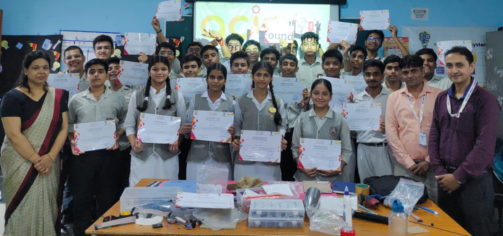 रोबोटिक कार्यशाला में छात्र-छात्राओं को किया सम्मानित