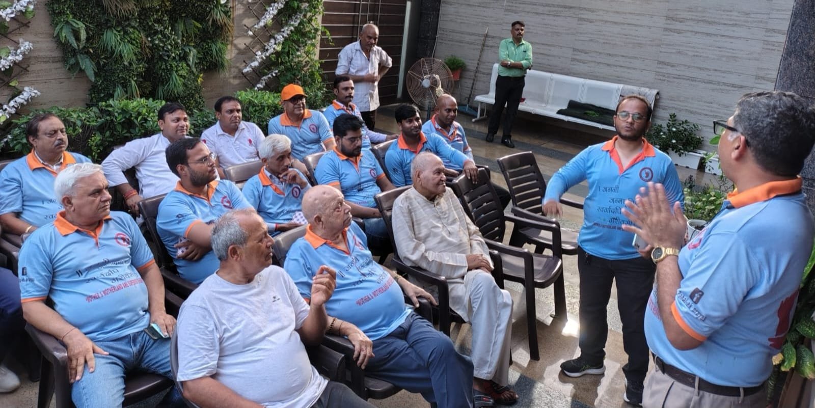 ट्रैफिक, पर्यावरण और सामाजिक दायित्वों पर दिया प्रशिक्षण ।