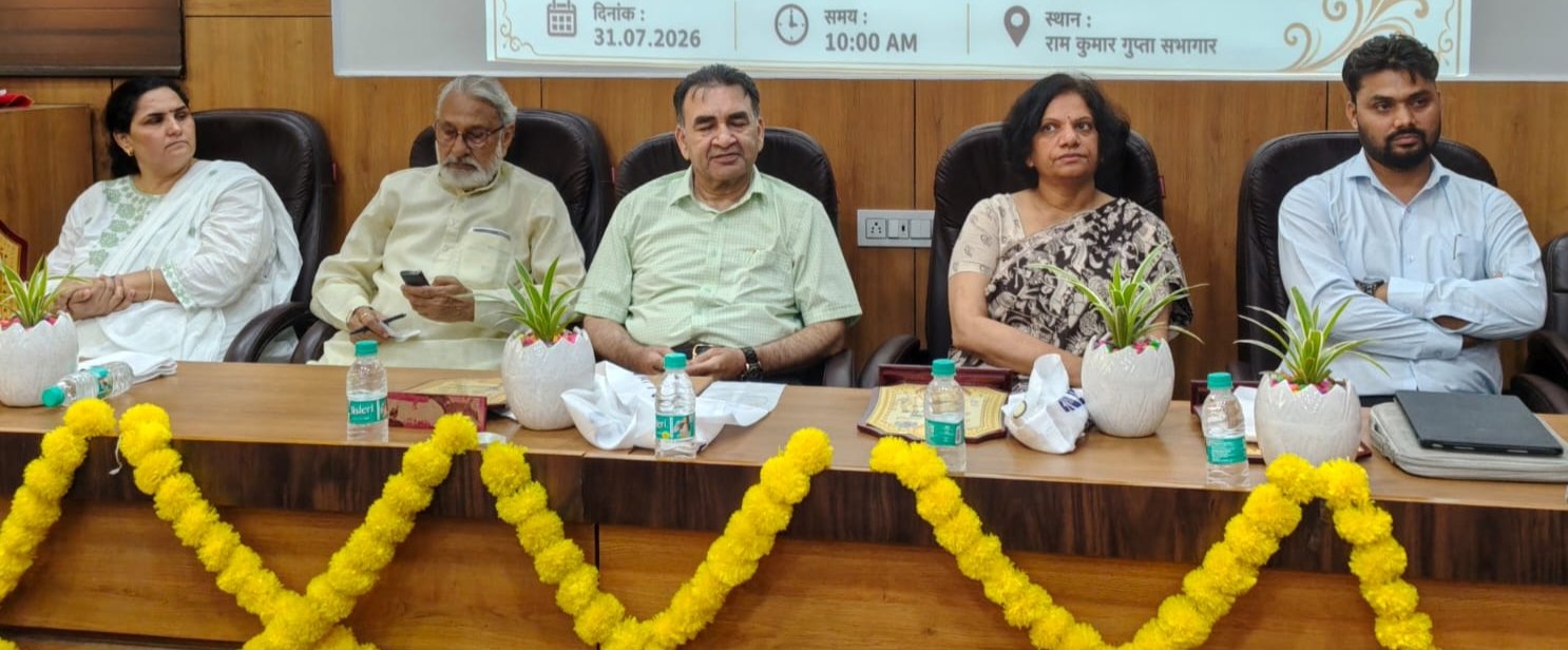 मेरठ कॉलेज में आयोजित संगोष्ठी में मंचासीन अतिथिगण