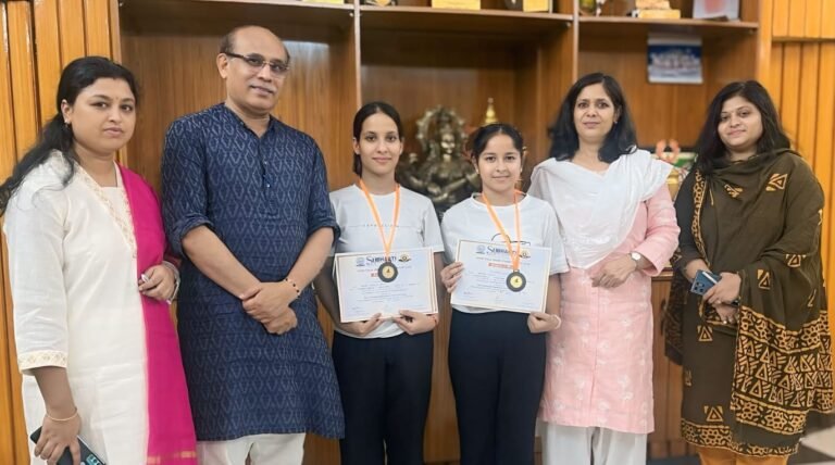 महाविद्यालय की प्राचार्य प्रो. निवेदिता ने छात्राओं प्रोत्साहित किया