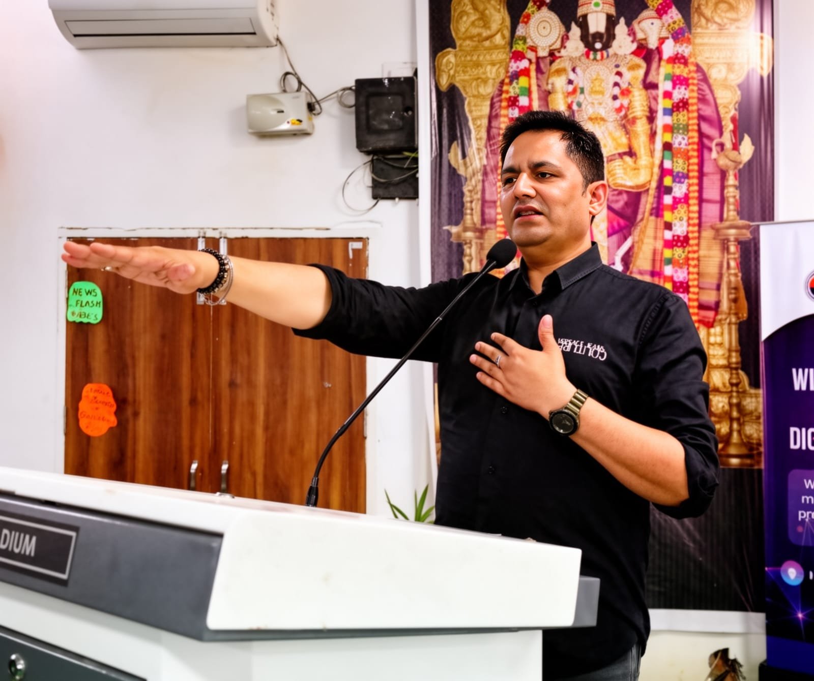 कार्यक्रम को संबोधित करते श्री वेंकटेश्वरा विश्वविद्यालय के प्रतिकुलाधिपति डॉ राजीव त्यागी