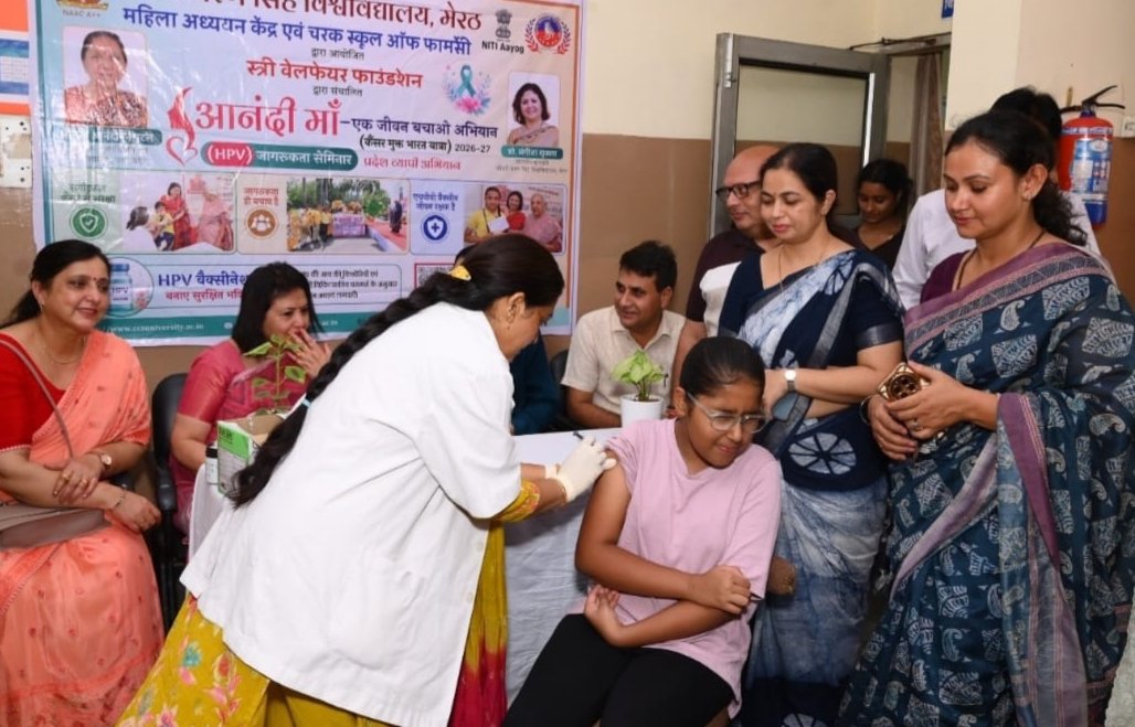 निशुल्क सर्वाइकल वैक्सीनेशन शिविर में छात्राओं ने की सहभागिता