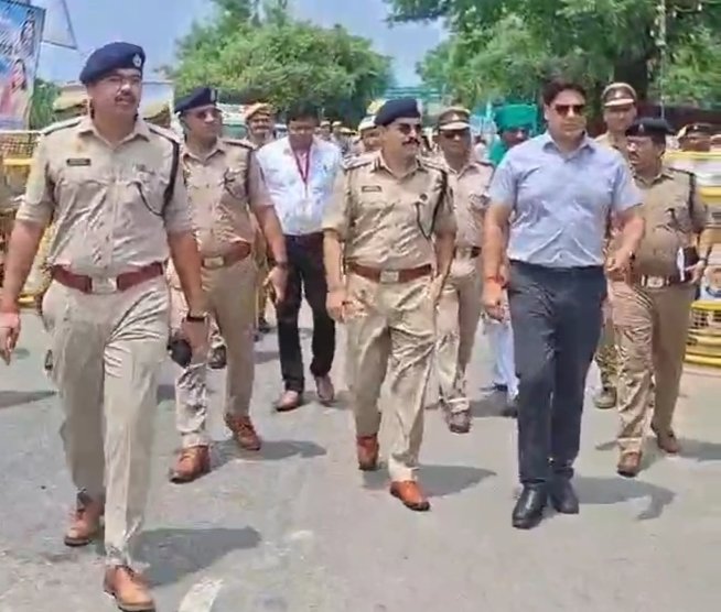 कंट्रोल रूम की समीक्षा के बाद सड़कों पर उतरे पुलिस के आला अधिकारी