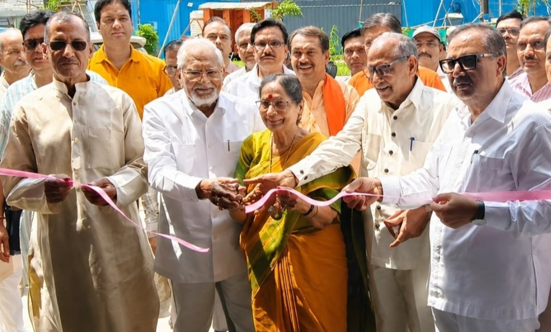 कावड़ सेवा शिविर का शुभारंभ करती पूर्व एमएलसी डॉ सरोजनी अग्रवाल