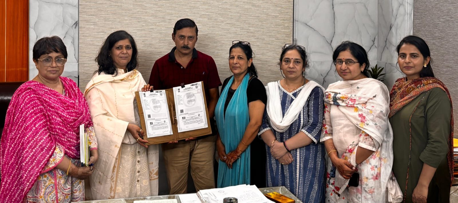 लेंस एंड लर्न अकादमी के बीच एम ओ यू छात्राओं को मिलेगा लाभ