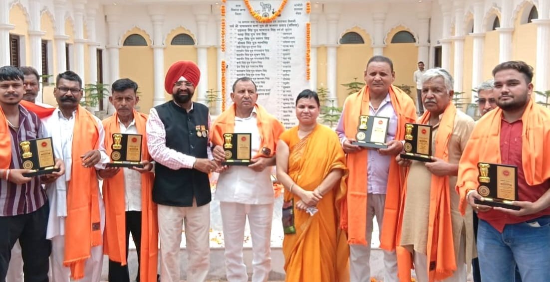 मिनी जलियांवाला गोली कांड के शहीदों के वंशजों का किया सम्मान
