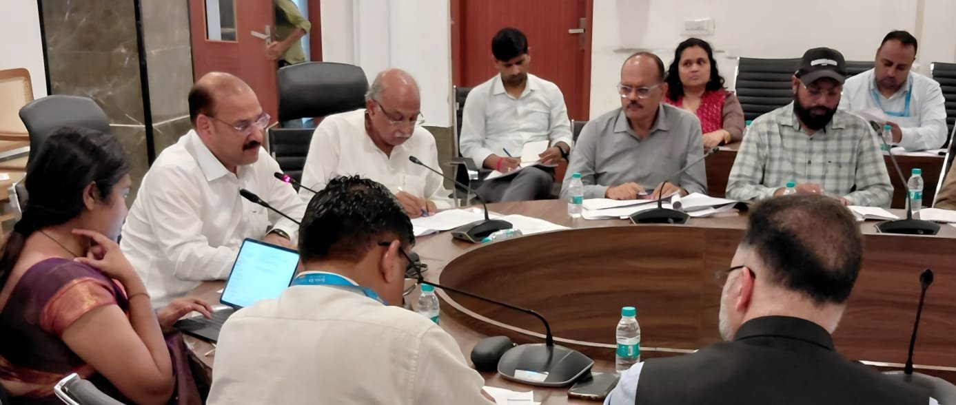 कांग्रेस की सदस्यता ग्रहण करते के के सिंह