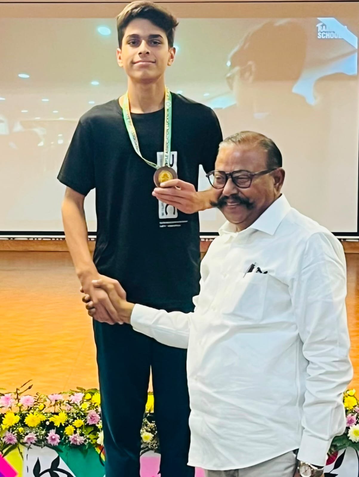 शूटिंग चैम्पियनशिप में निशानेबाजों को दिए गए मेडल