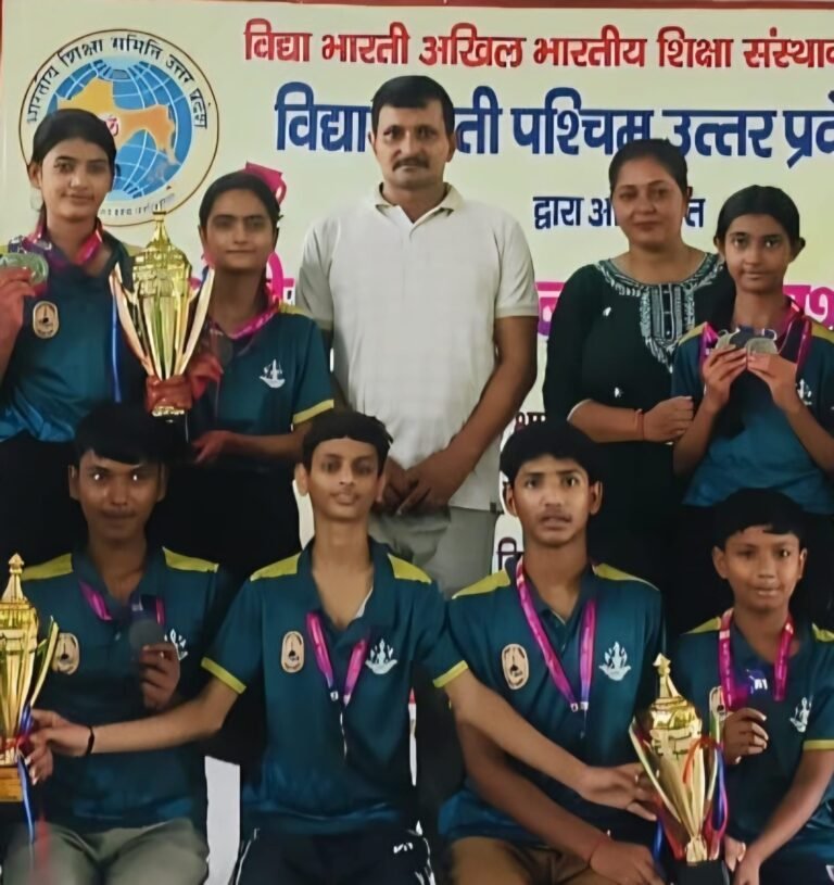 योगासन प्रतियोगिता के विजय प्रतिभागियों को पदक किए प्रदान