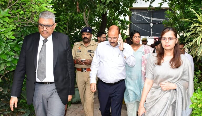 न्यायाधीश जिलाधिकारी एवं एसएसपी ने किया राजकीय संप्रेक्षण ग्रह किशोर का निरीक्षण