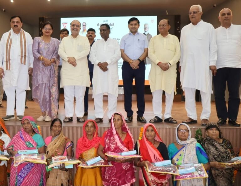 लोकमाता अहिल्याबाई मातृशक्ति यात्रा योजना के अंतर्गत महिलाओं को किया गया सम्मानित