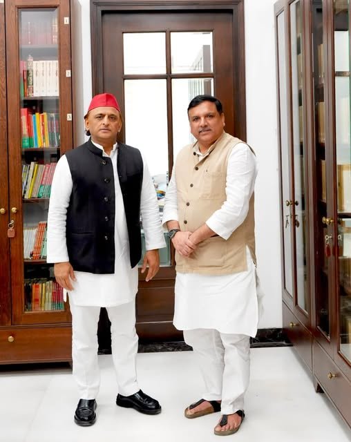 गठबंधन की चर्चा की वजह इस फोटो का वायरल होना भी बताया जा रहा
