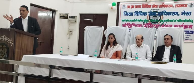 नानक चंद सभागार में आयोजित ओरिएंटेशन कार्यक्रम को संबोधित करते वक्ता