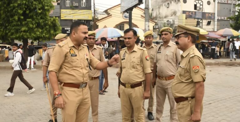 बस अड्डों पर एस पी सिटी विनायक गोपाल भोंसले ने किया निरीक्षण