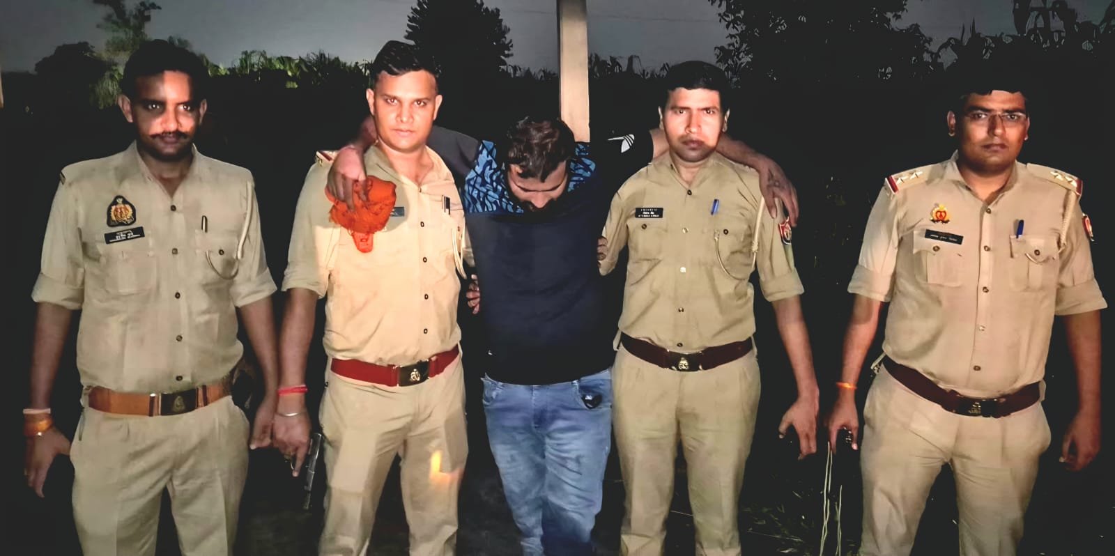 मुठभेड़ के बाद पुलिस गिरफ्त में आरोपी