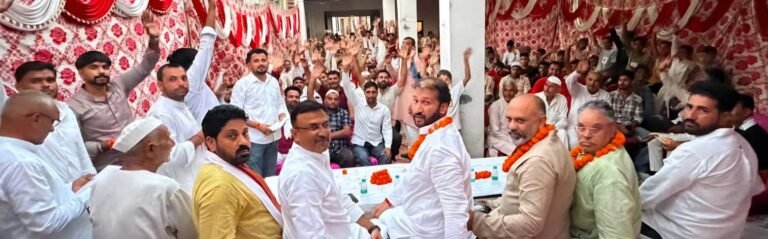 स्वाभिमान रैली की तैयारियों को लेकर रालोद कार्यकर्ता ने किया जनसंपर्क