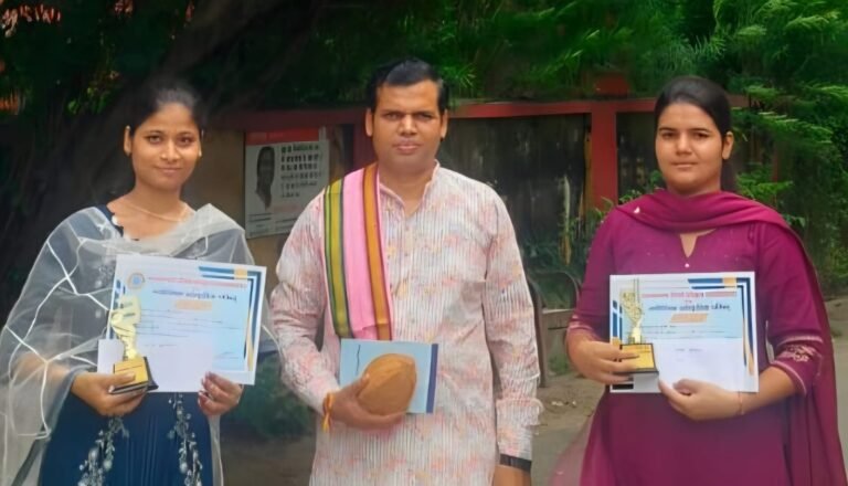 संस्कृत गायन प्रतियोगिता में रिया प्रथम शिवानी तृतीय
