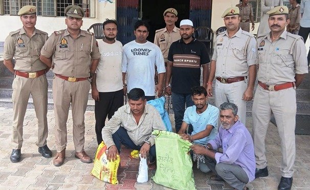 पुलिस गिरफ्त में आरोपी