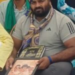 धरने पर बैठे रवि गौतम
