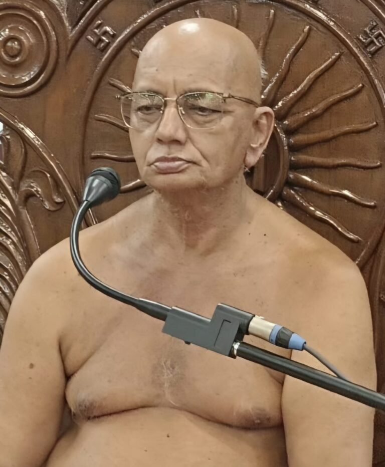मंगल प्रवचन करते आचार्य सौरभ सागर जी महाराज