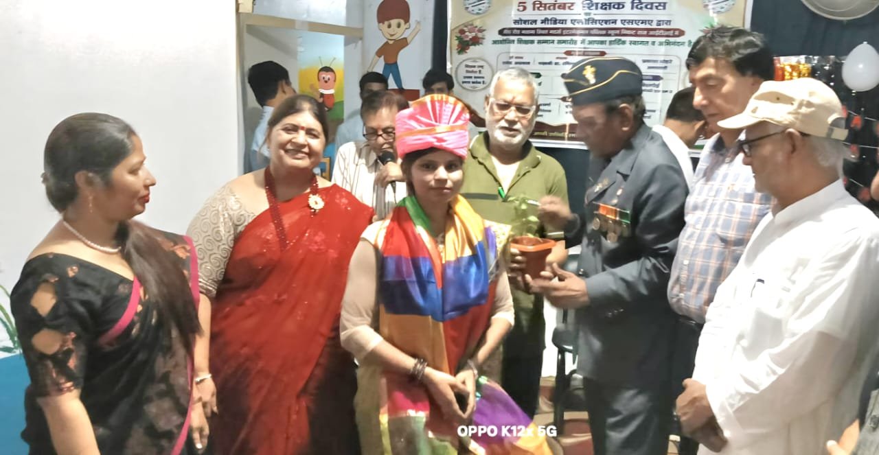 शिक्षक दिवस पर गुरुओं को किया गया सम्मानित
