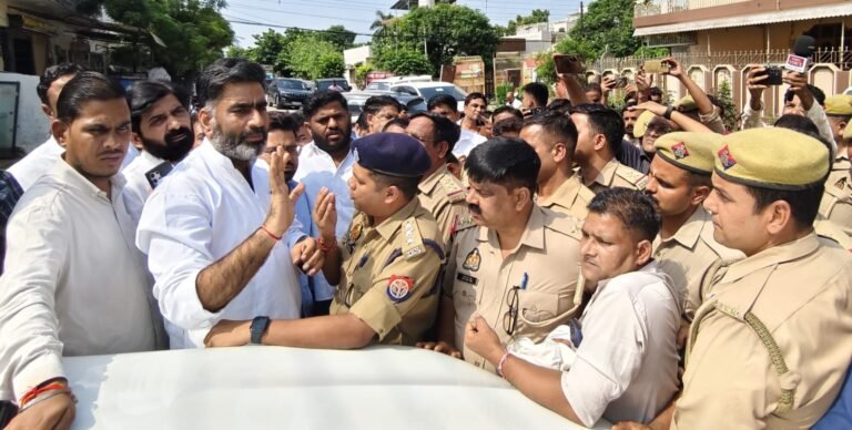 सपा विधायक अतुल प्रधान के सहारनपुर जाने को लेकर बहस के बाद पुलिस ने किया हाउस अरेस्ट