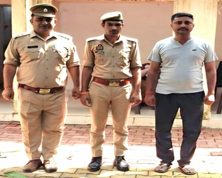 पुलिस गिरफ्त में पेपर आउट कराने का आरोपी